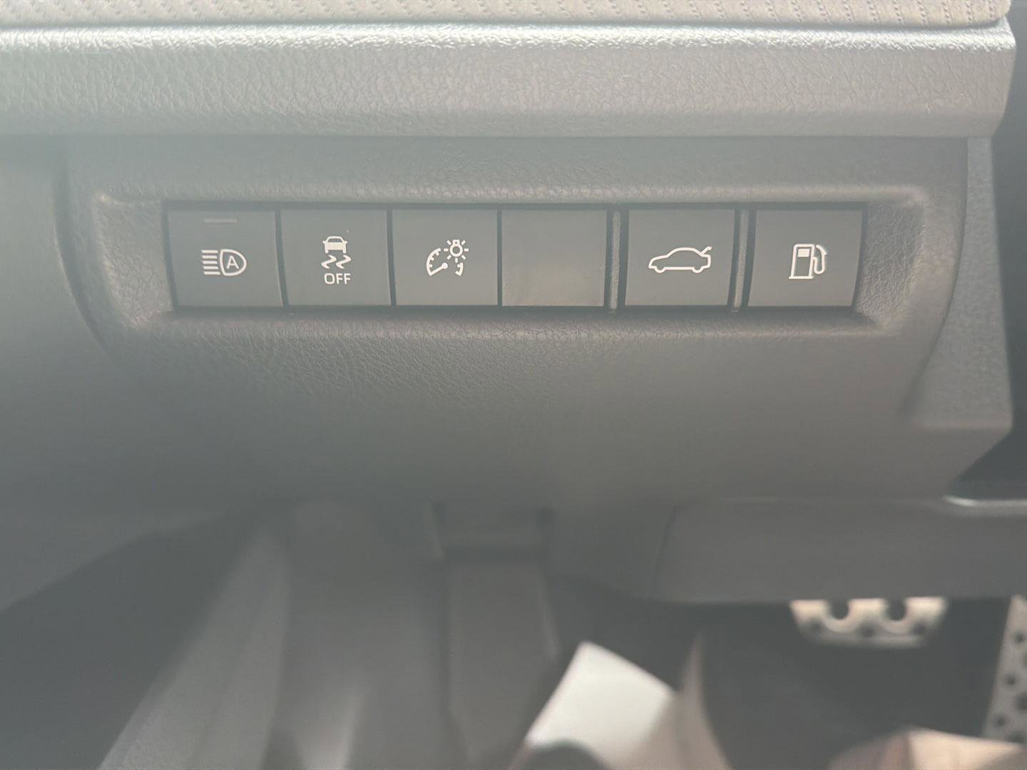 Used 2026 Toyota Camry SE w/ Convenience Package FWD image 12
