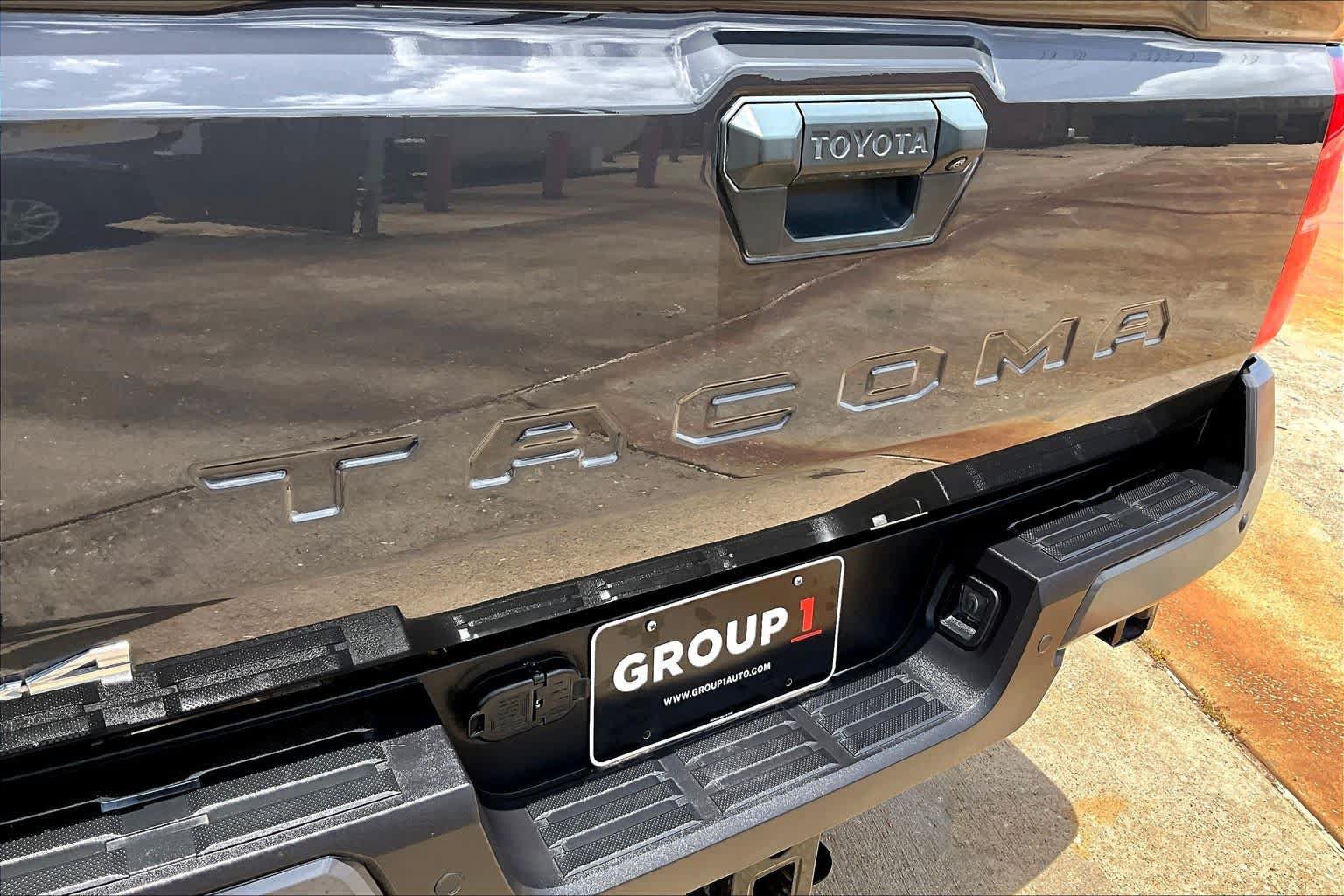 Used 2025 Toyota Tacoma SR5 w/ SR5 Upgrade Package AWD/4WD image 30