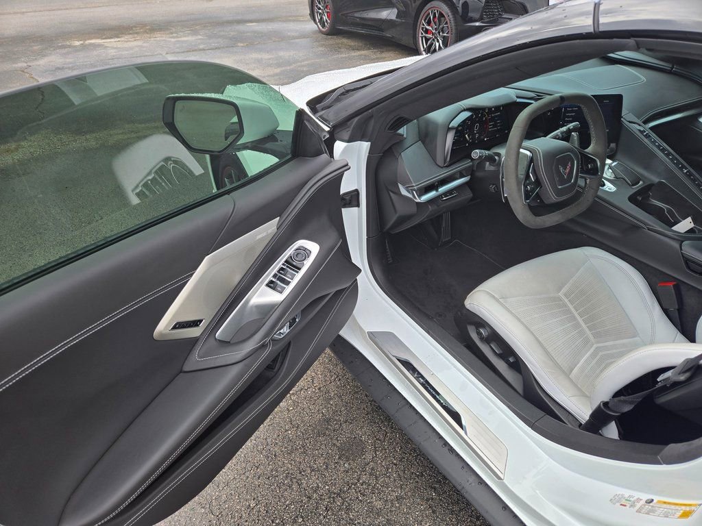 Used 2023 Chevrolet Corvette Stingray Premium Conv w/ Z51 Performance Package image 5