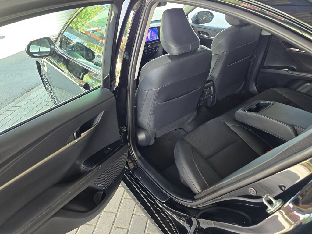 Used 2025 Toyota Camry XLE FWD image 15