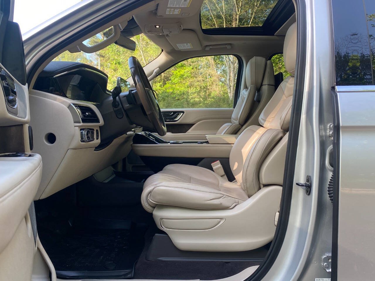 Used 2019 Lincoln Navigator Reserve AWD/4WD image 14