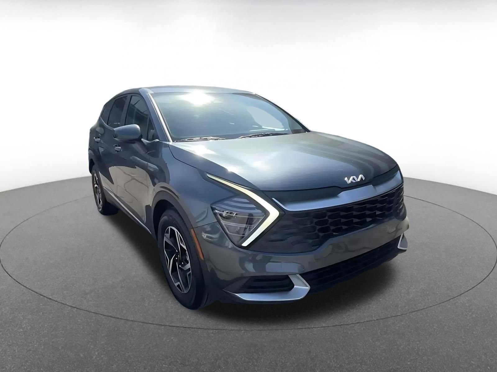 Used 2025 Kia Sportage LX image 3