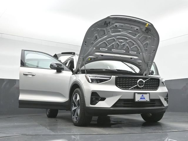Used 2024 Volvo XC40 B5 Plus w/ Protection Package Premier image 53