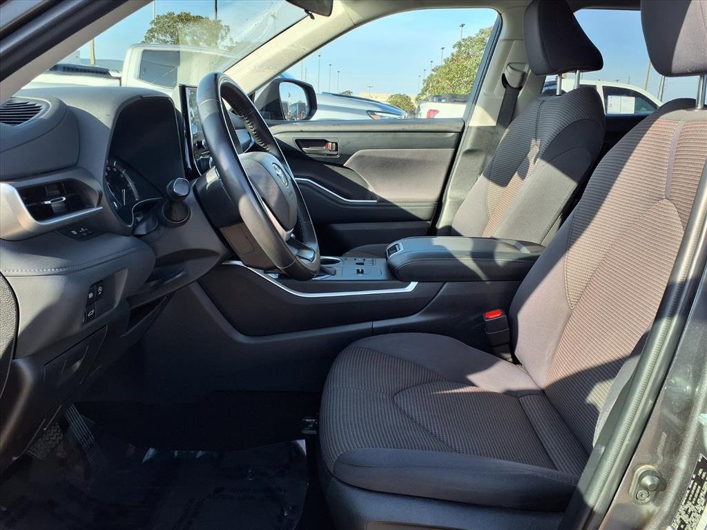 Used 2023 Toyota Highlander LE image 10