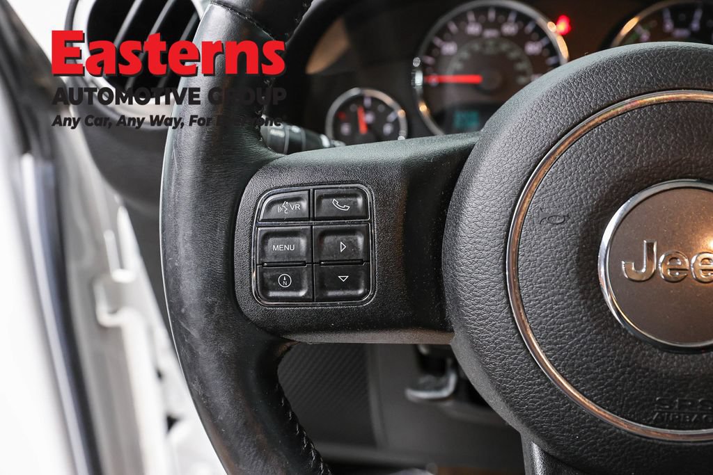 Used 2015 Jeep Wrangler Unlimited Sahara w/ Connectivity Group AWD/4WD image 15