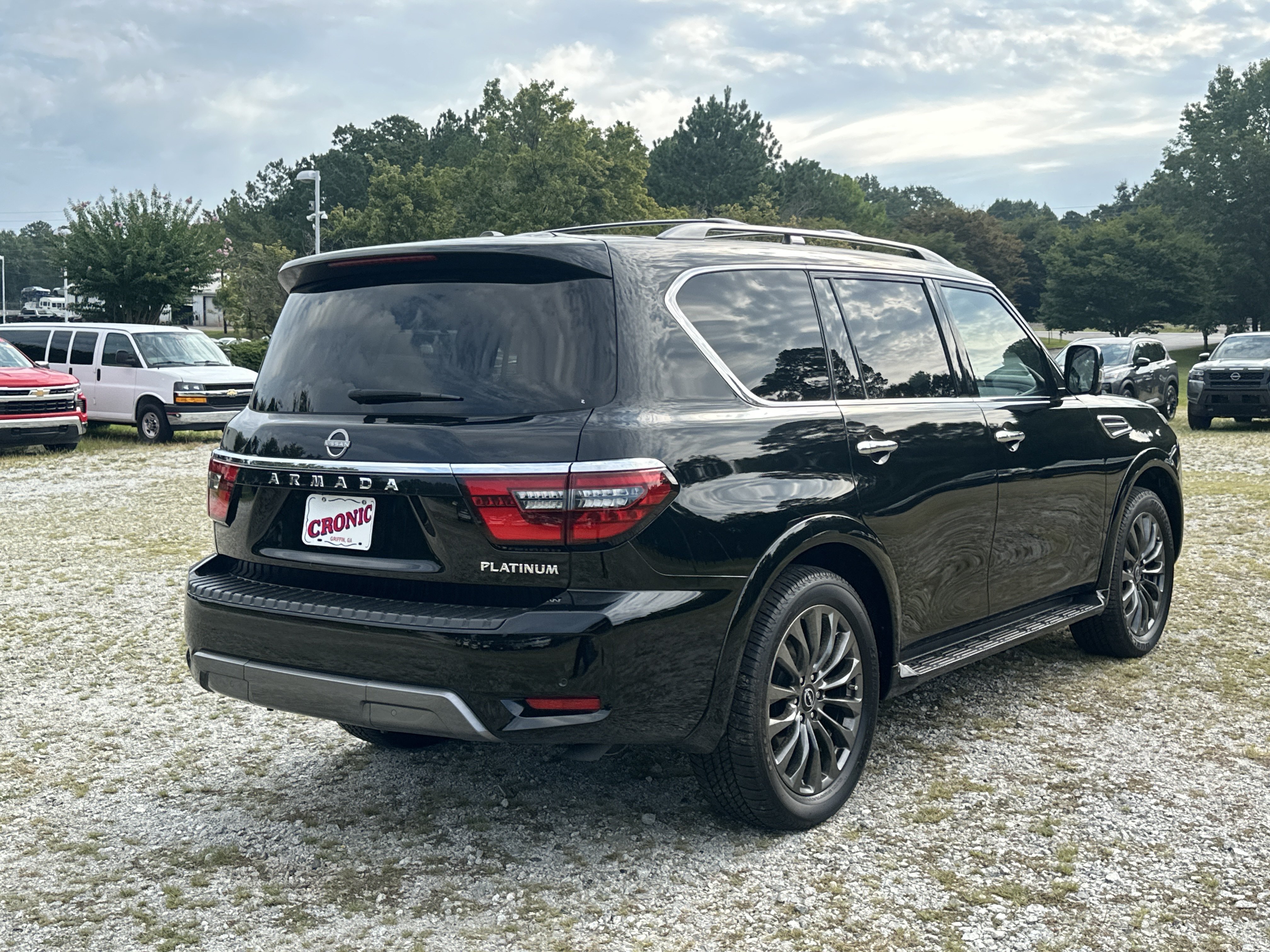 Used 2024 Nissan Armada Platinum w/ Captain's Chairs Package AWD/4WD image 5