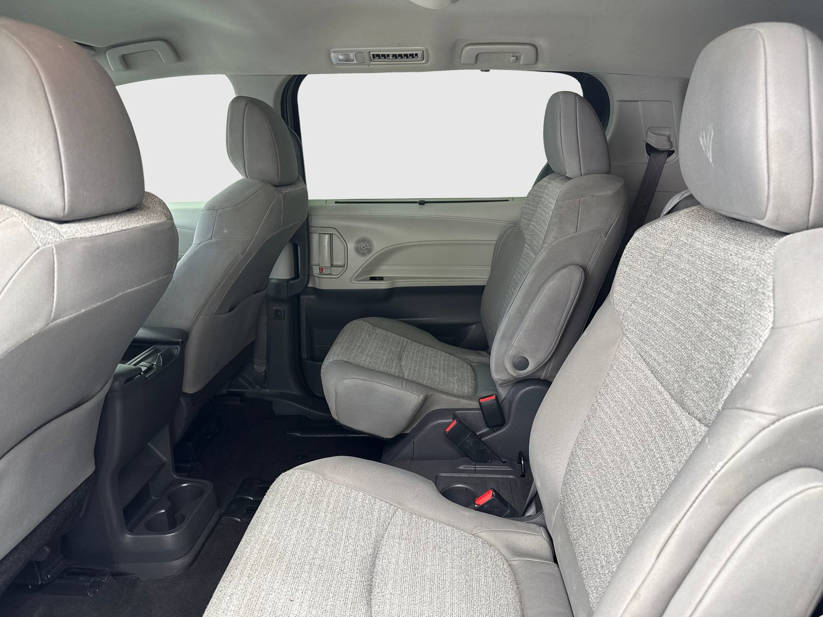 Used 2021 Toyota Sienna LE FWD image 36