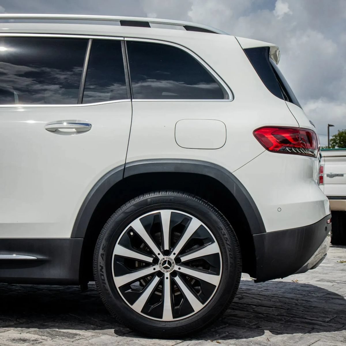 Used 2020 Mercedes-Benz GLB 250 w/ Premium Package image 12