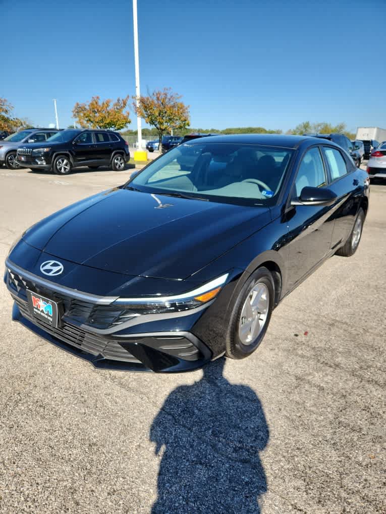 Used 2025 Hyundai Elantra SE FWD image 14