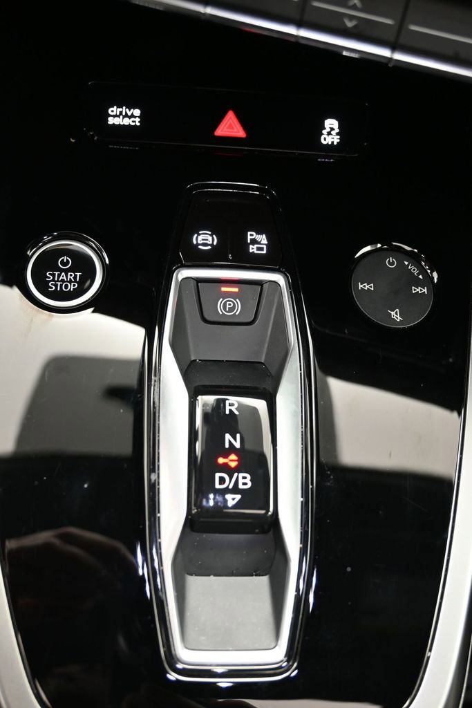 Used 2024 Audi Q4 e-tron Premium Plus w/ Premium Plus image 31