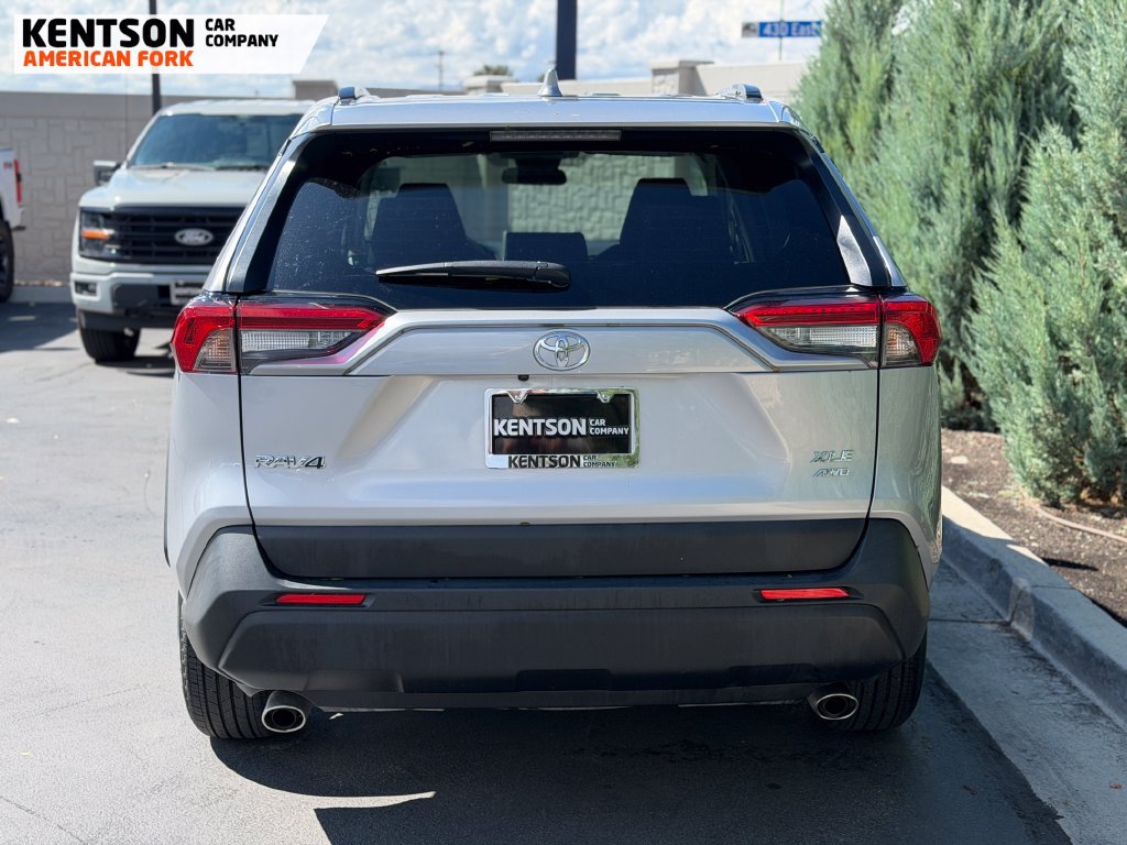 Used 2025 Toyota RAV4 XLE AWD/4WD image 6