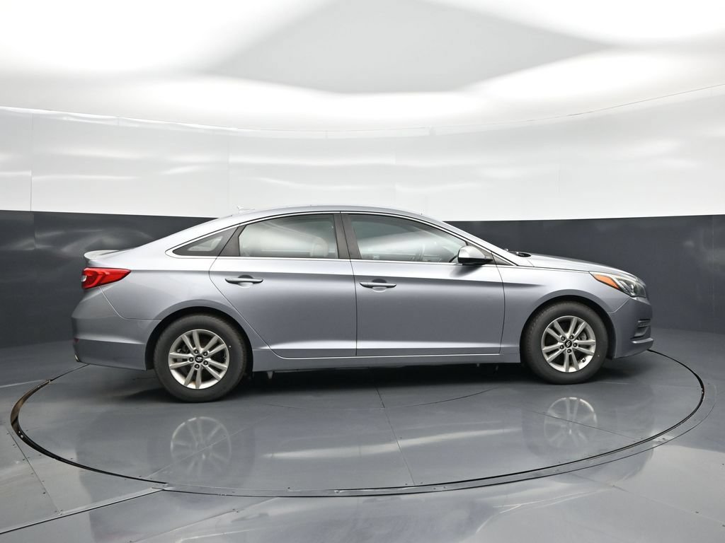 Used 2015 Hyundai Sonata SE w/ Option Group 09 FWD image 21