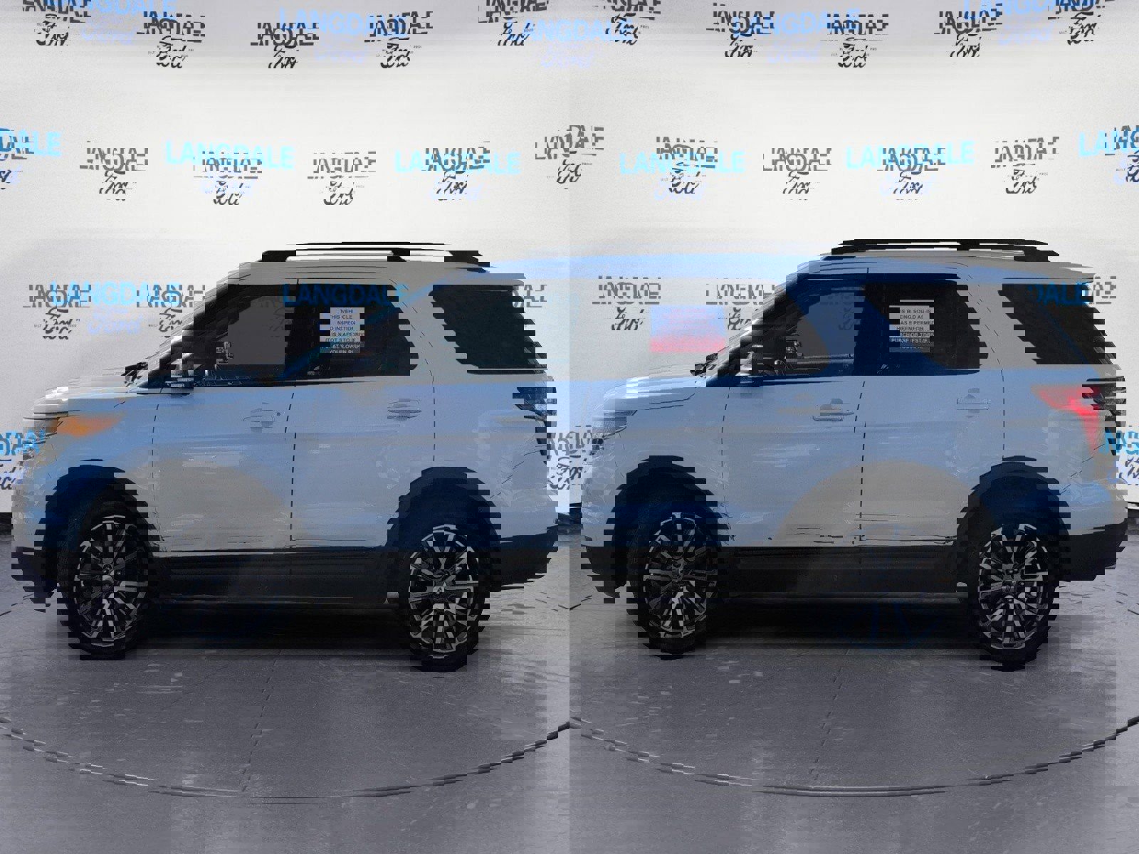 Used 2015 Ford Explorer XLT w/ Equipment Group 202A image 10