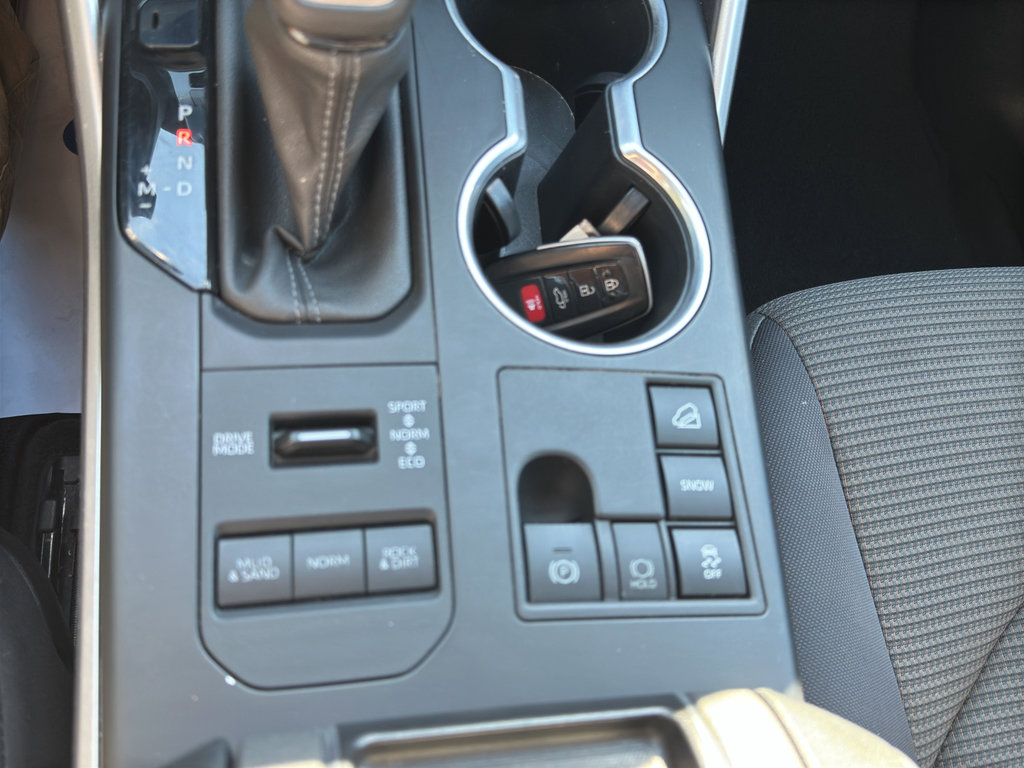 Used 2023 Toyota Highlander LE image 18