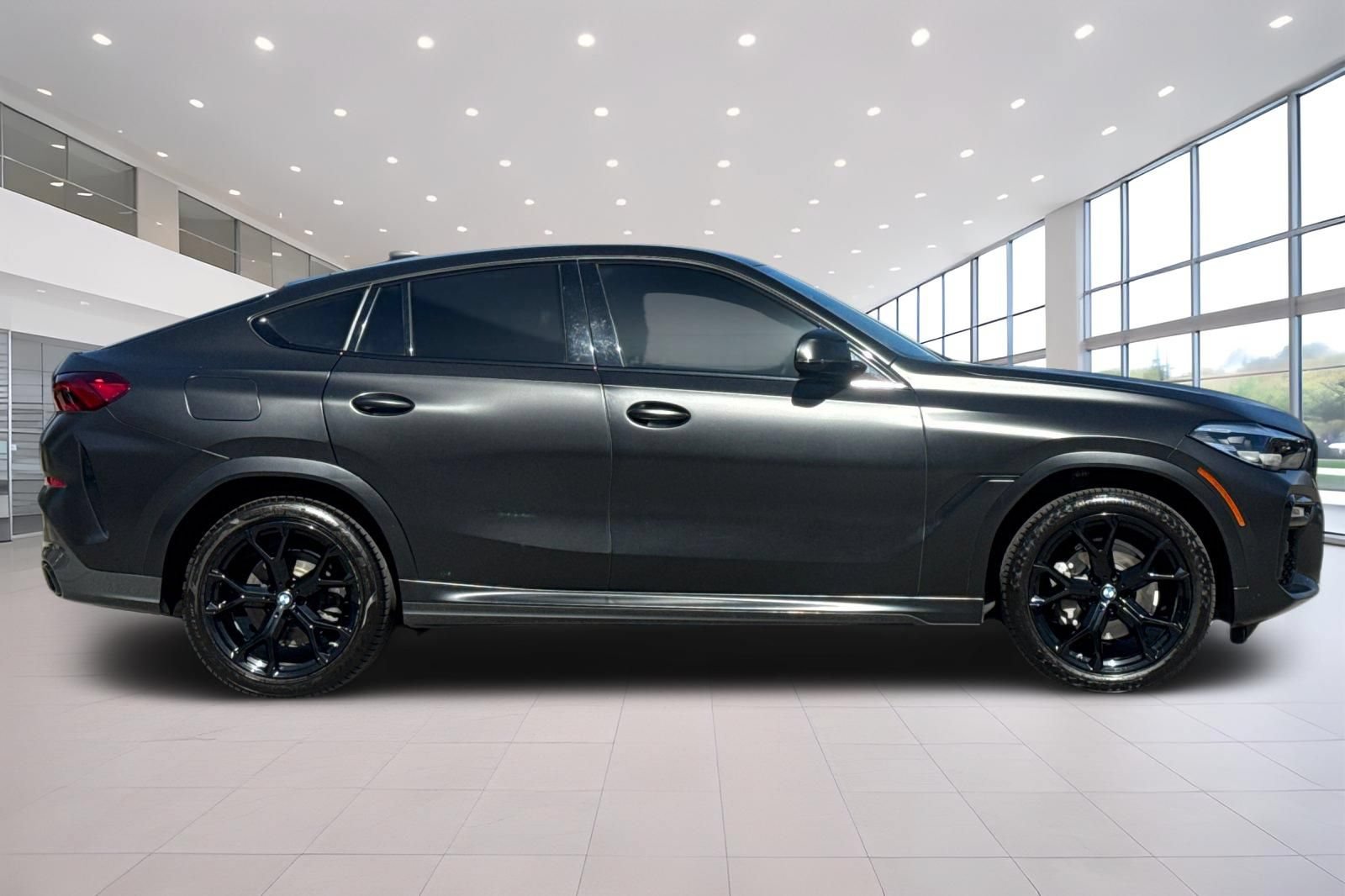 Used 2020 BMW X6 sDrive40i w/ M Sport Package RWD image 3