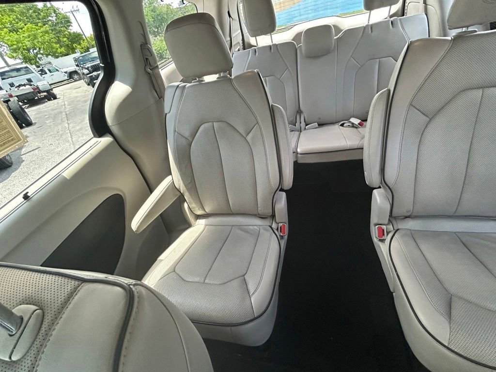 Used 2021 Chrysler Pacifica Limited AWD/4WD image 12