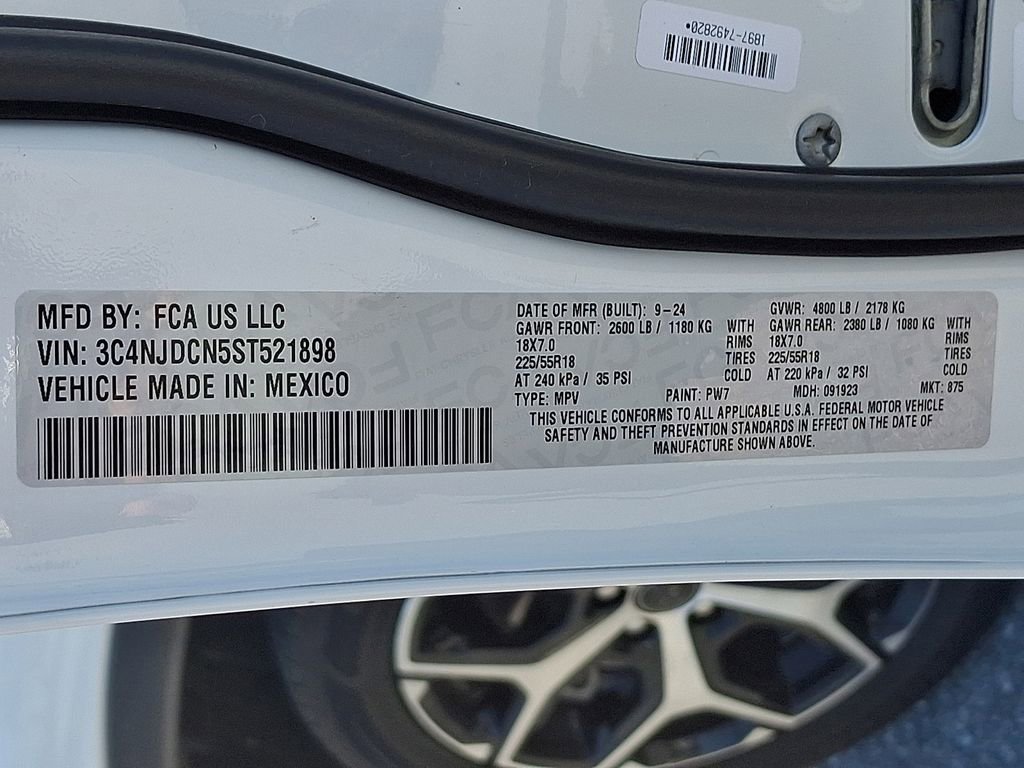 Used 2025 Jeep Compass Limited image 18