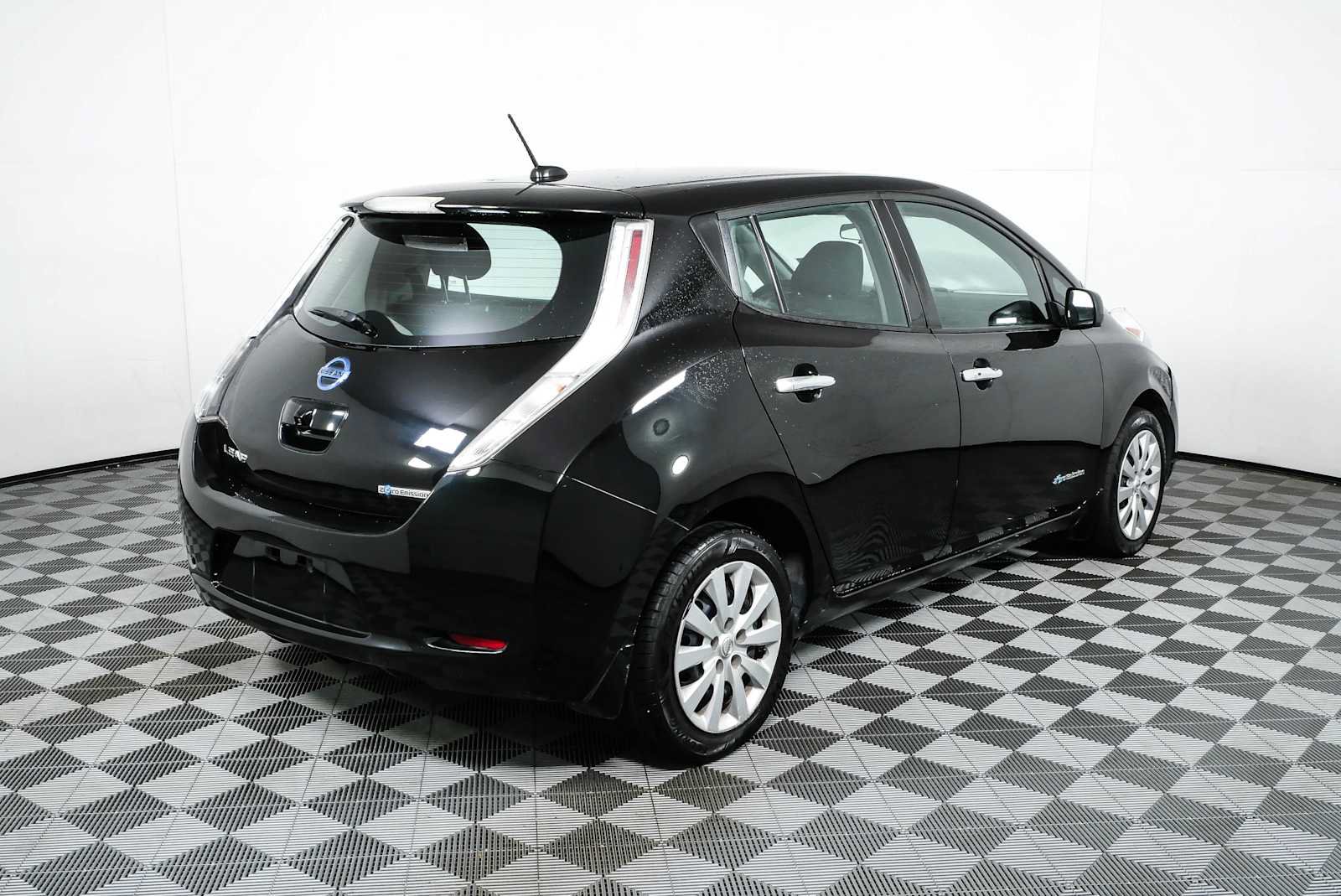 Used 2017 Nissan Leaf S w/ Charge Package FWD image 3