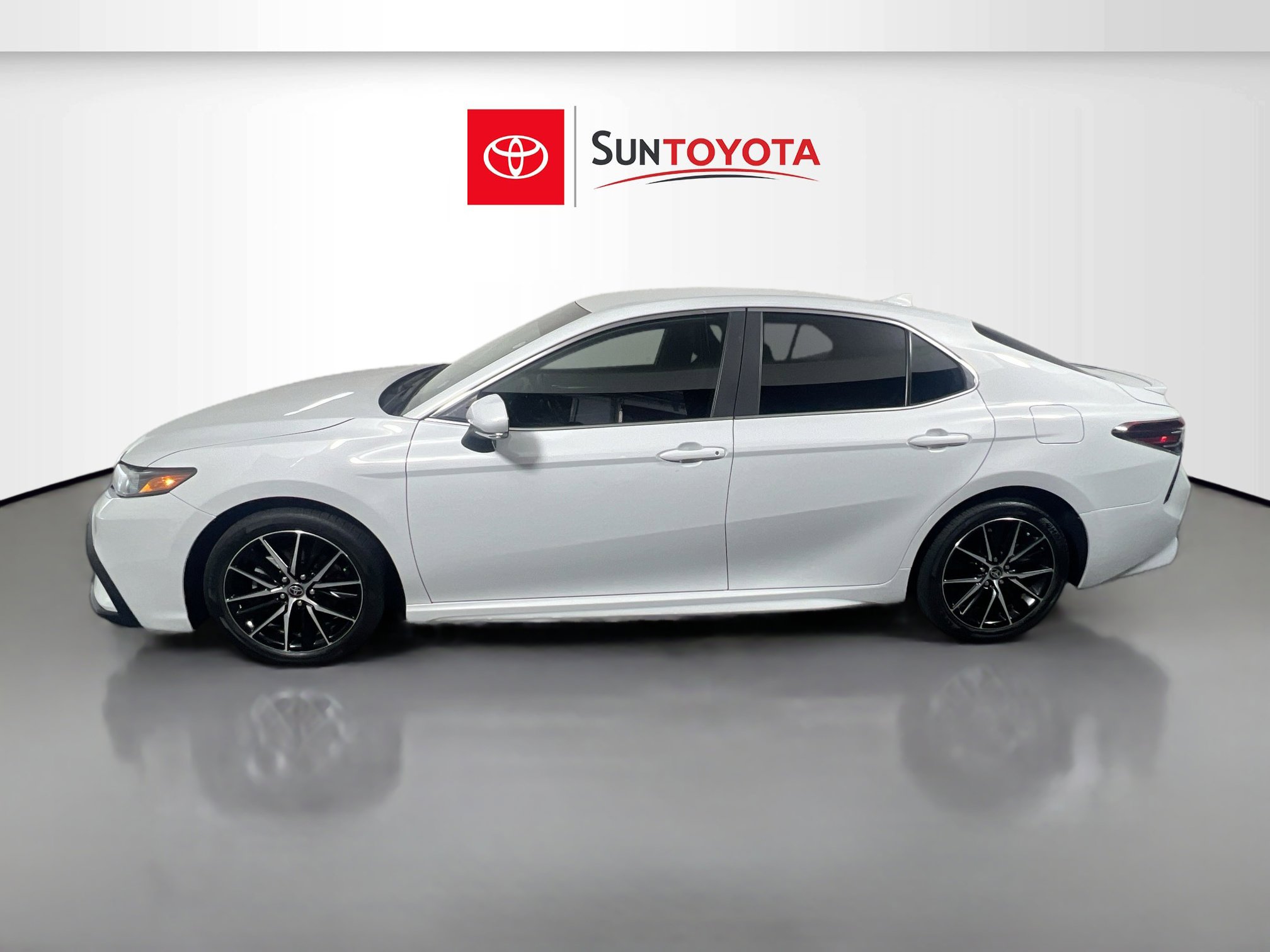 Used 2022 Toyota Camry SE image 7