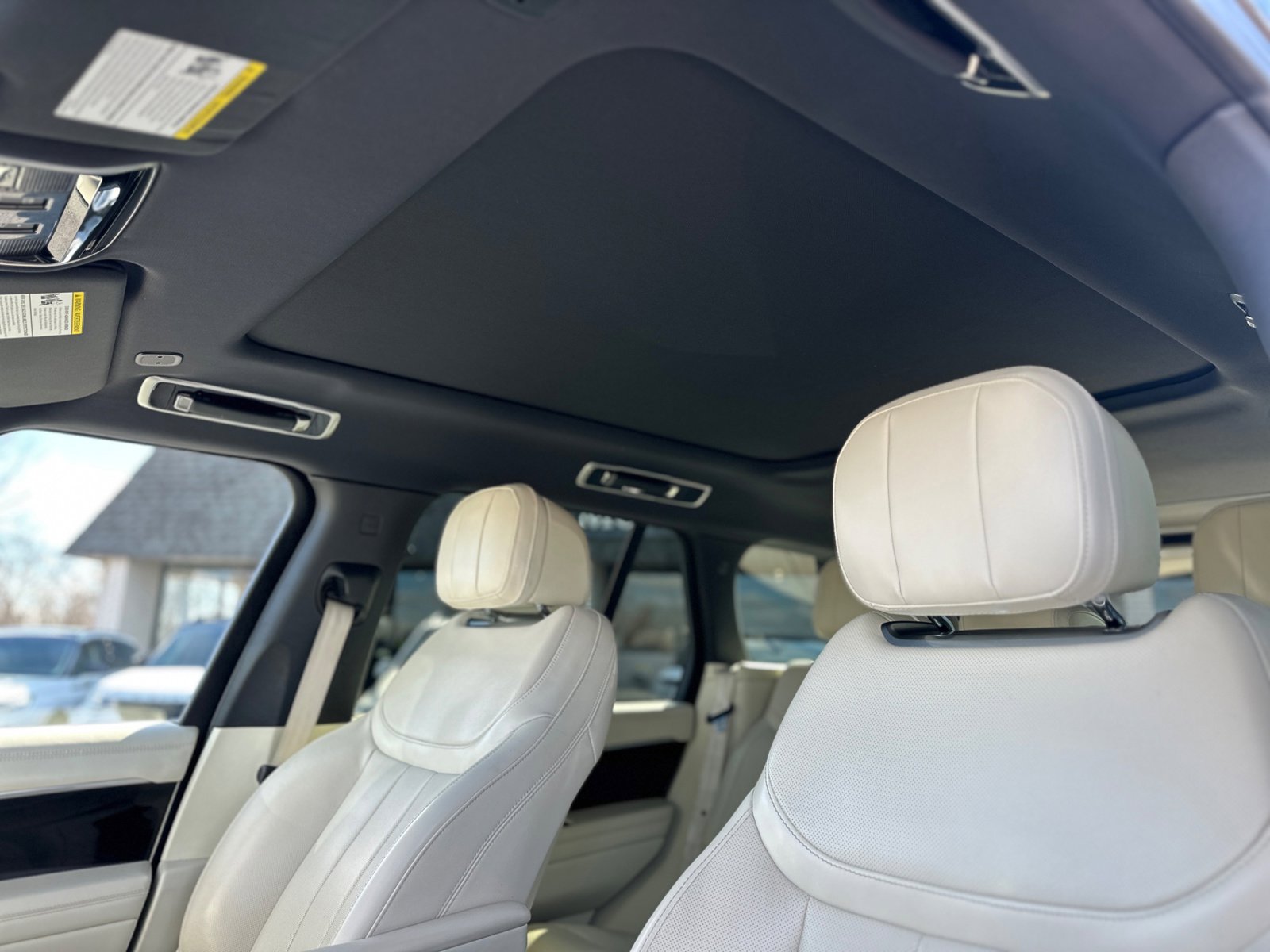 Used 2023 Land Rover Range Rover SE image 24