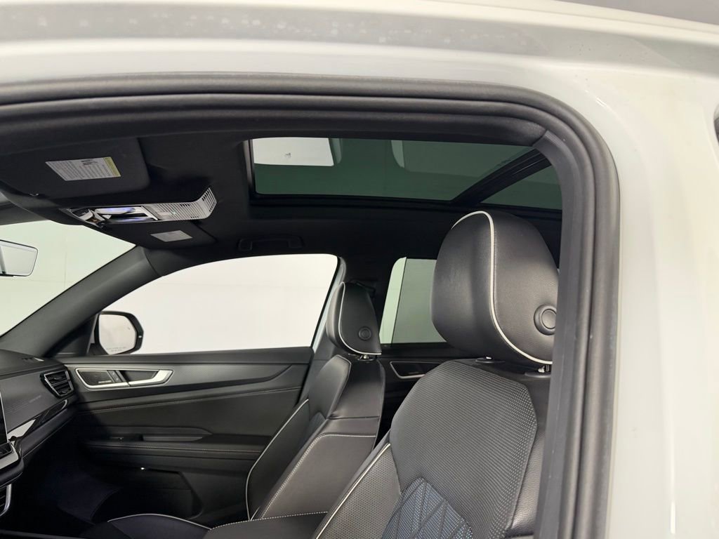 Used 2024 Volkswagen Atlas Cross Sport SEL Premium R-Line AWD/4WD image 25