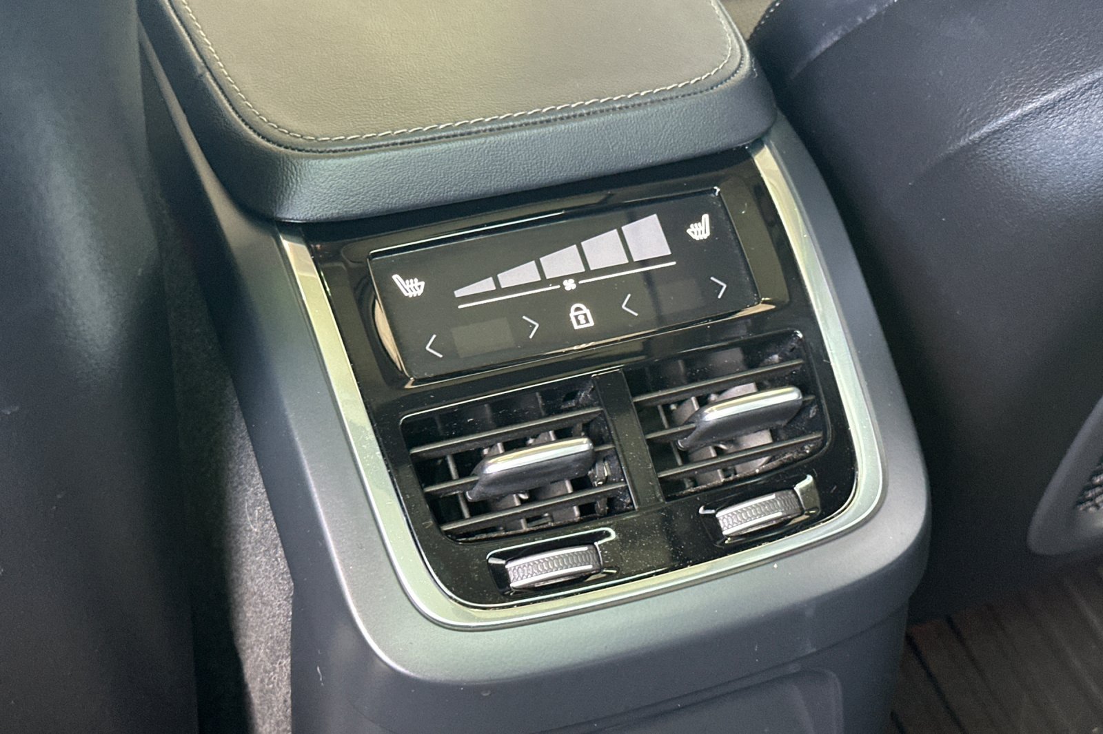 Certified 2023 Volvo XC90 T8 Ultimate w/ Protection Package Premier AWD/4WD image 15