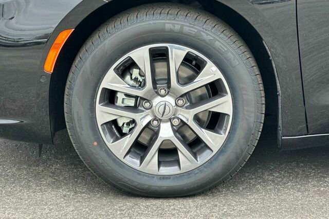 New 2023 Chrysler Pacifica Pinnacle image 25