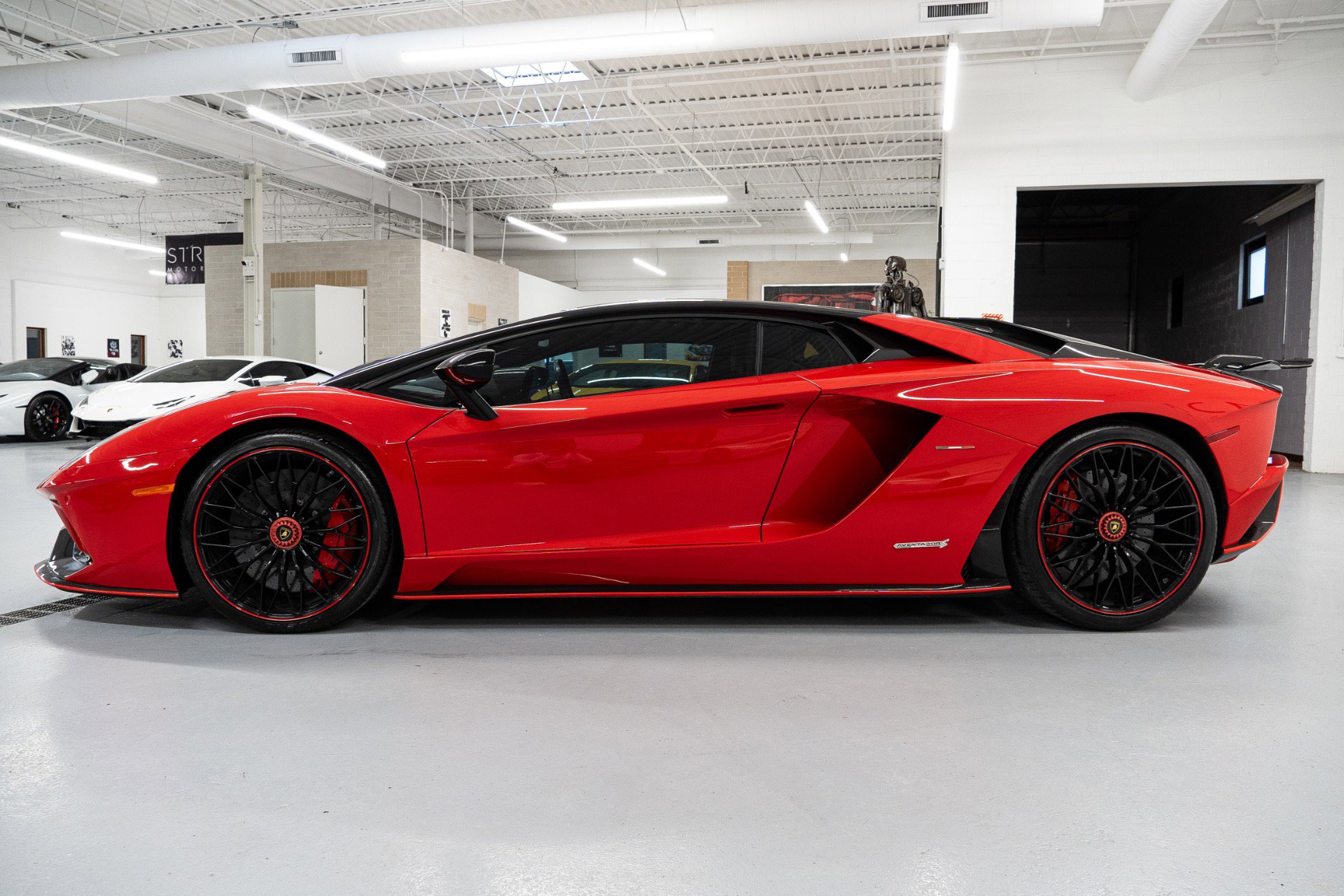 Used 2018 Lamborghini Aventador S image 6