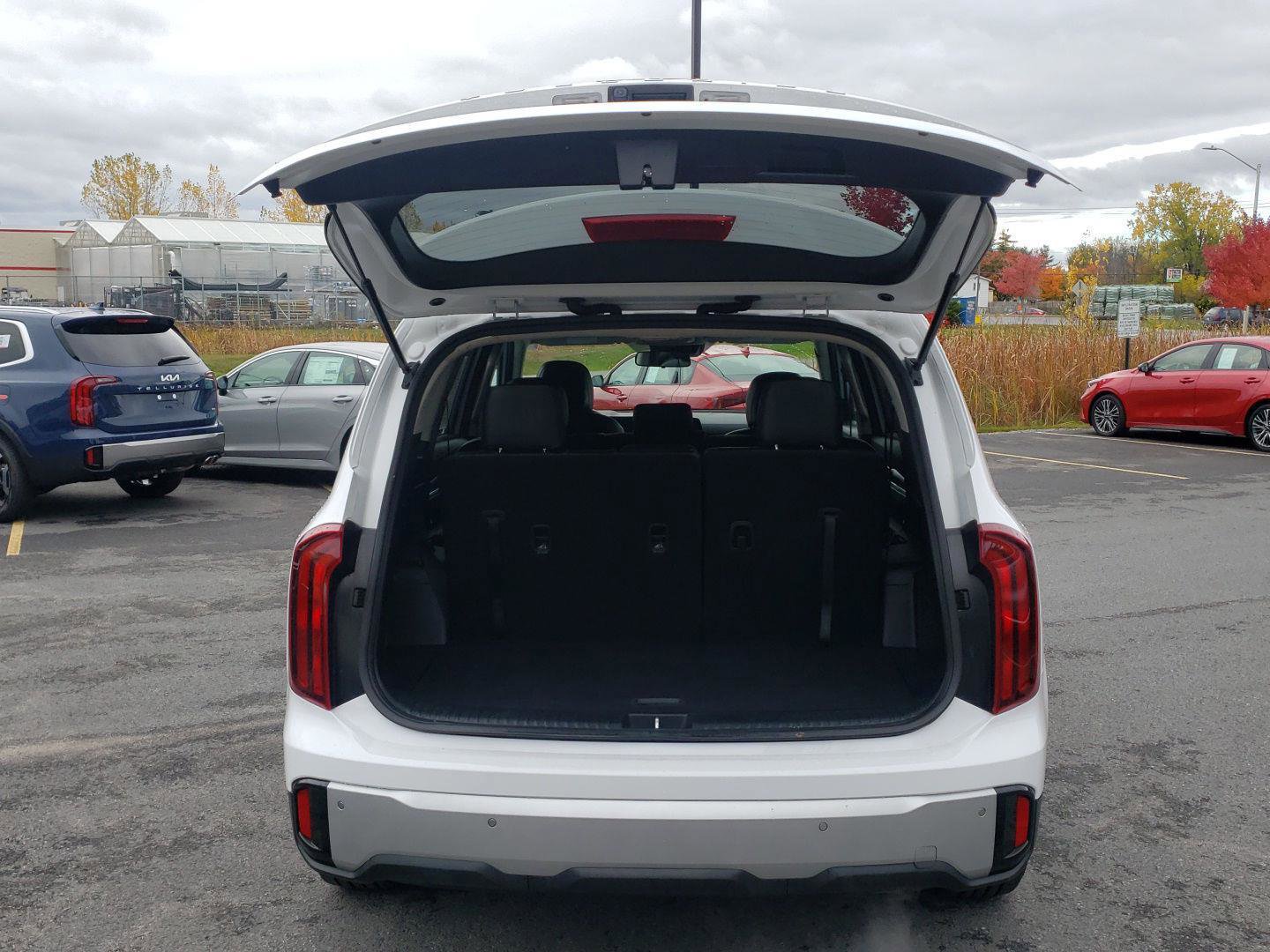 Used 2024 Kia Telluride LX image 19