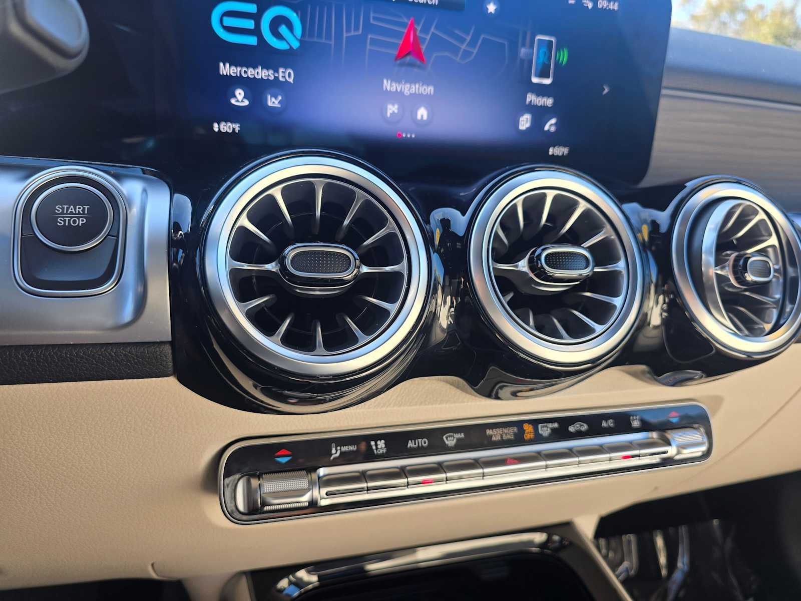 Used 2024 Mercedes-Benz EQB 250+ image 30