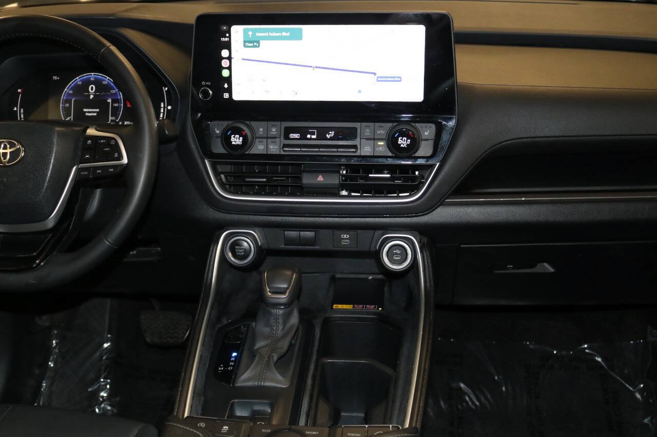 Used 2024 Toyota Grand Highlander AWD image 25