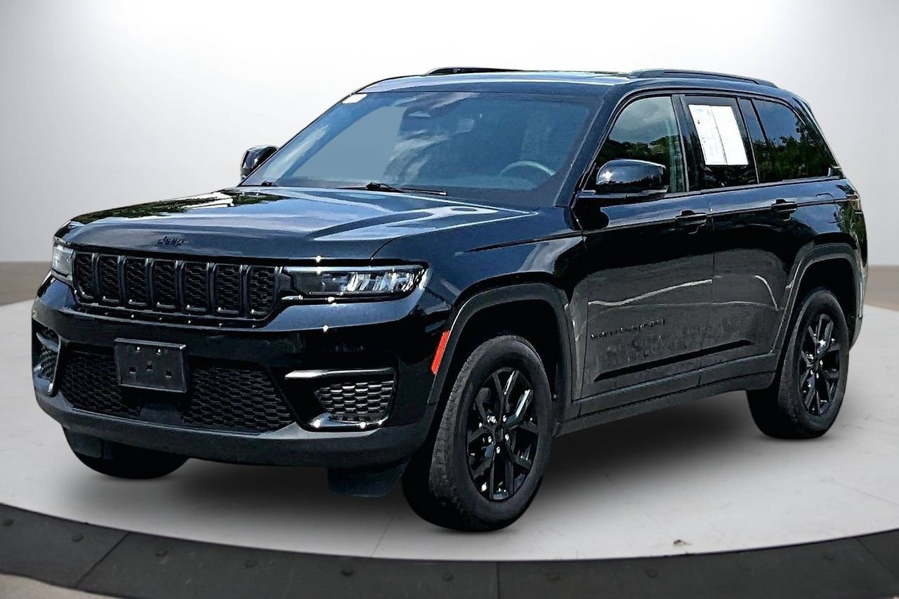 Certified 2024 Jeep Grand Cherokee Altitude AWD/4WD image 4