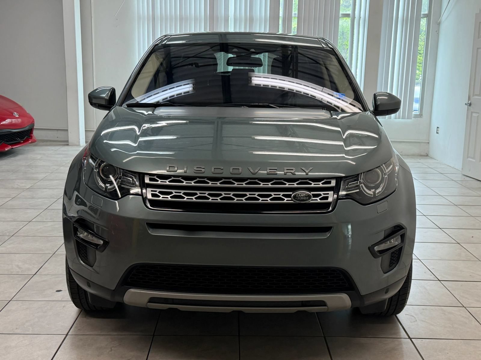 Used 2018 Land Rover Discovery Sport HSE AWD/4WD image 2