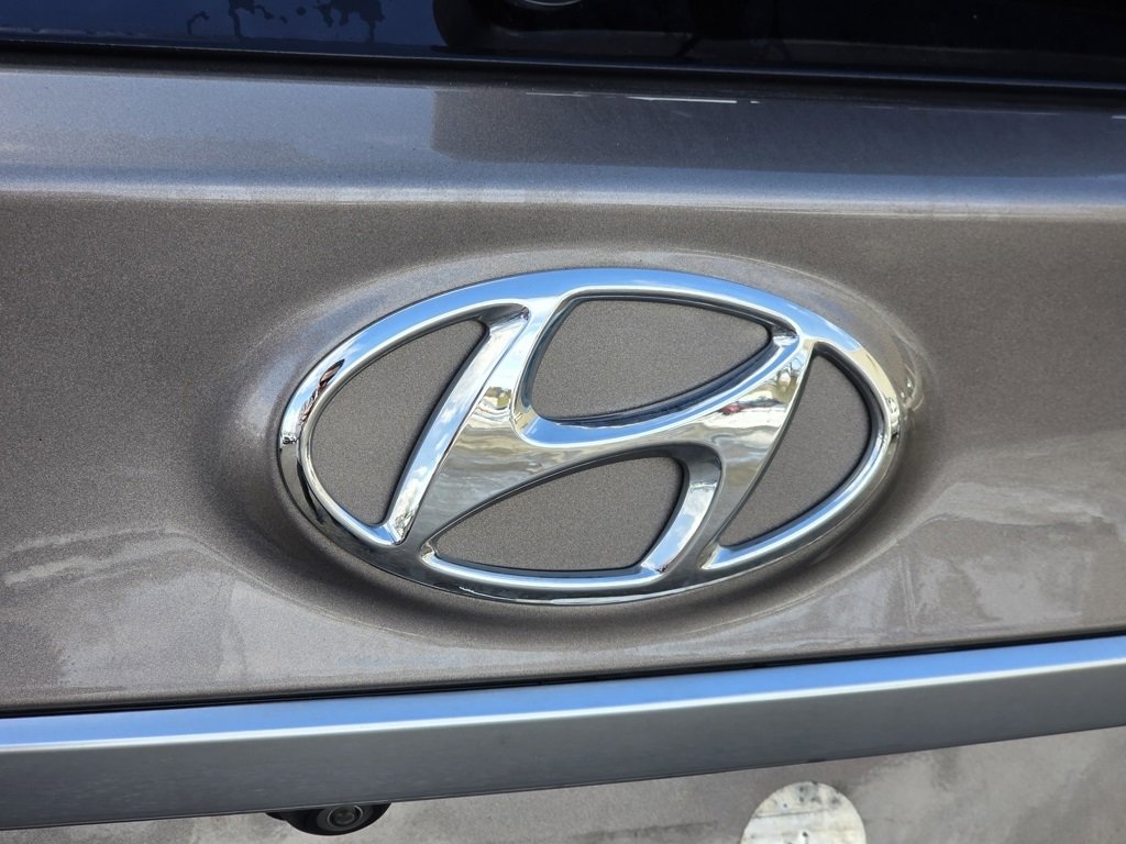 Used 2020 Hyundai Santa Fe SEL w/ Convenience Package image 12