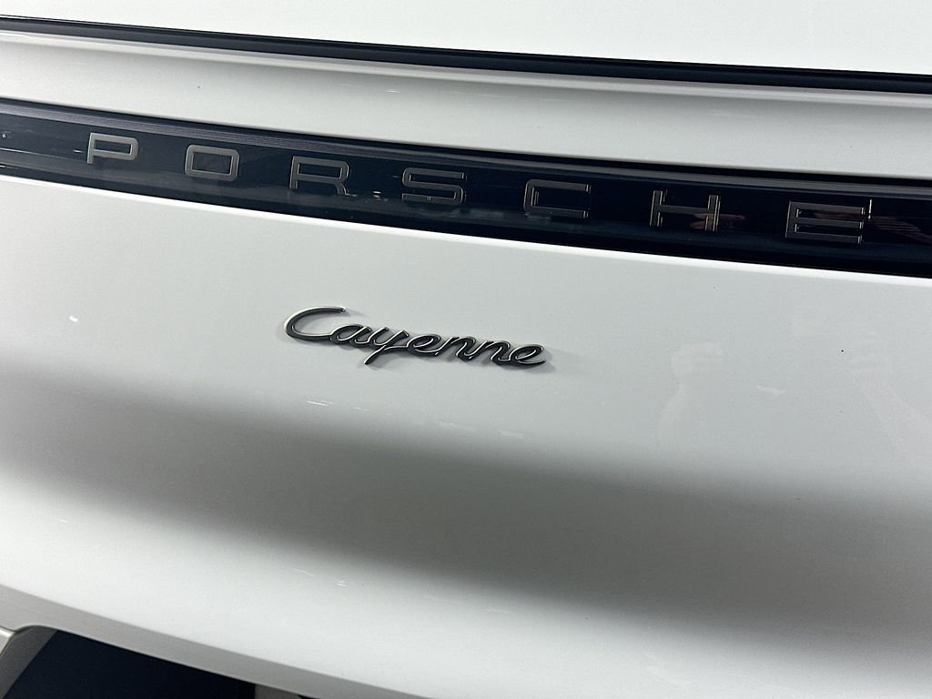 Certified 2023 Porsche Cayenne Platinum Edition image 33