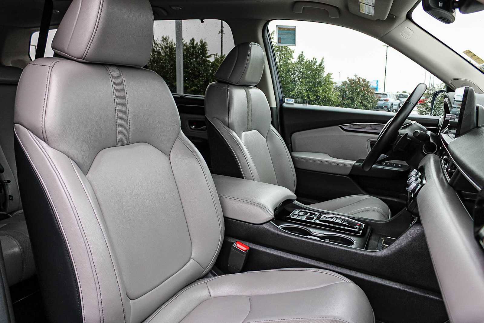 Certified 2025 Honda Pilot Touring image 11