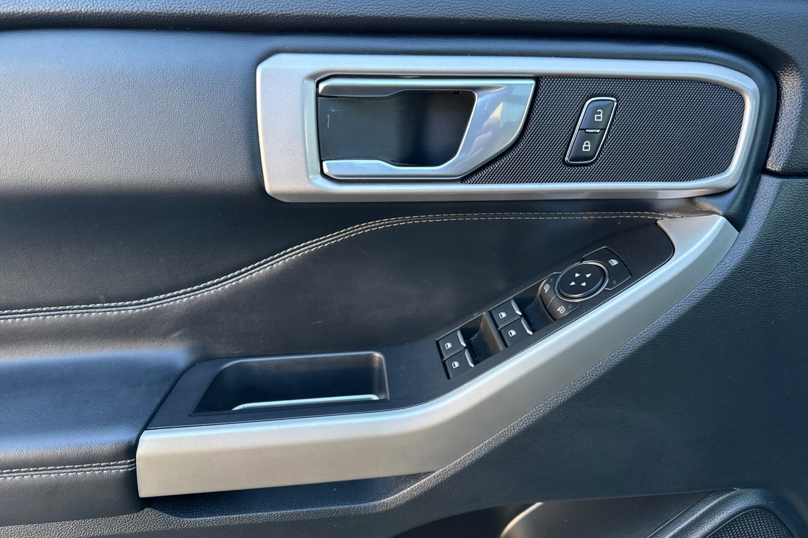 Used 2023 Ford Explorer XLT w/ Equipment Group 202A image 11