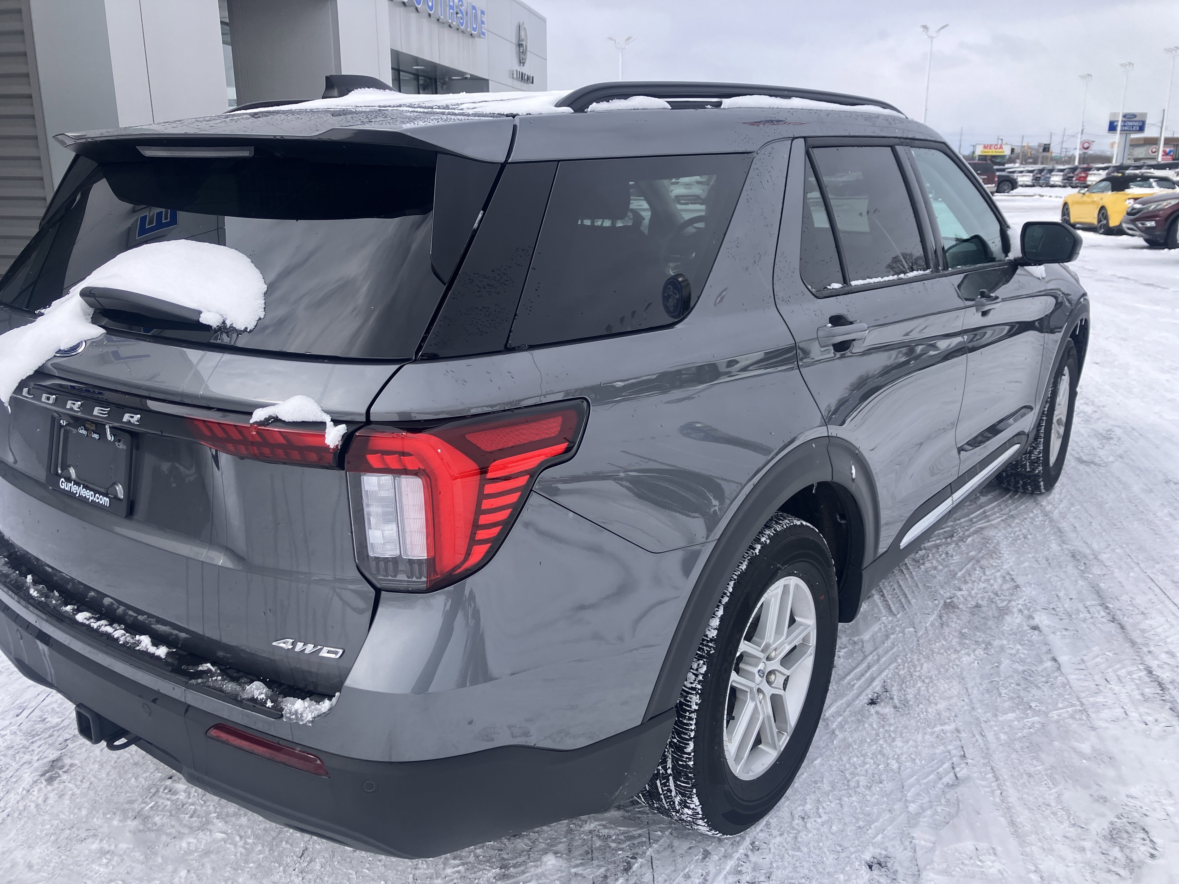 Used 2025 Ford Explorer Active image 7