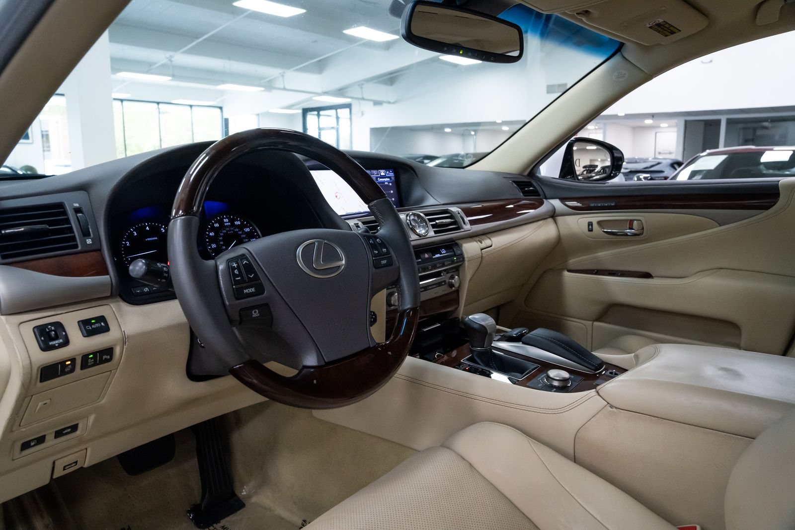 Used 2014 Lexus LS 460 w/ Comfort Package RWD image 20