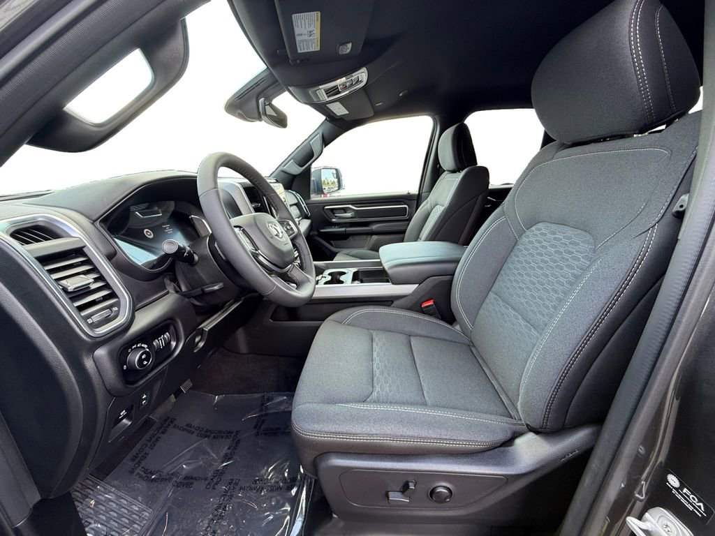 Used 2025 RAM 1500 Big Horn AWD/4WD image 9