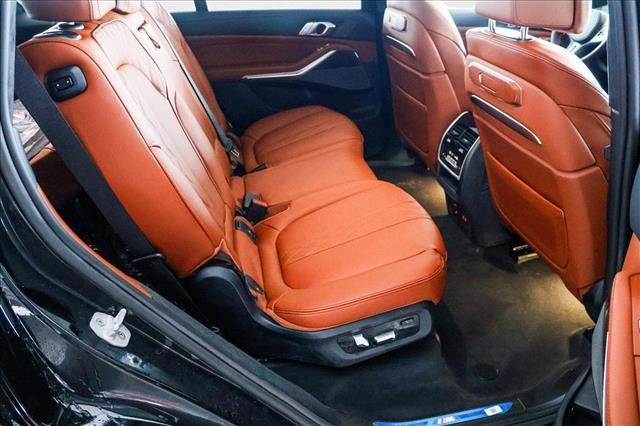 Used 2025 BMW X7 M60i w/ Executive Package image 26