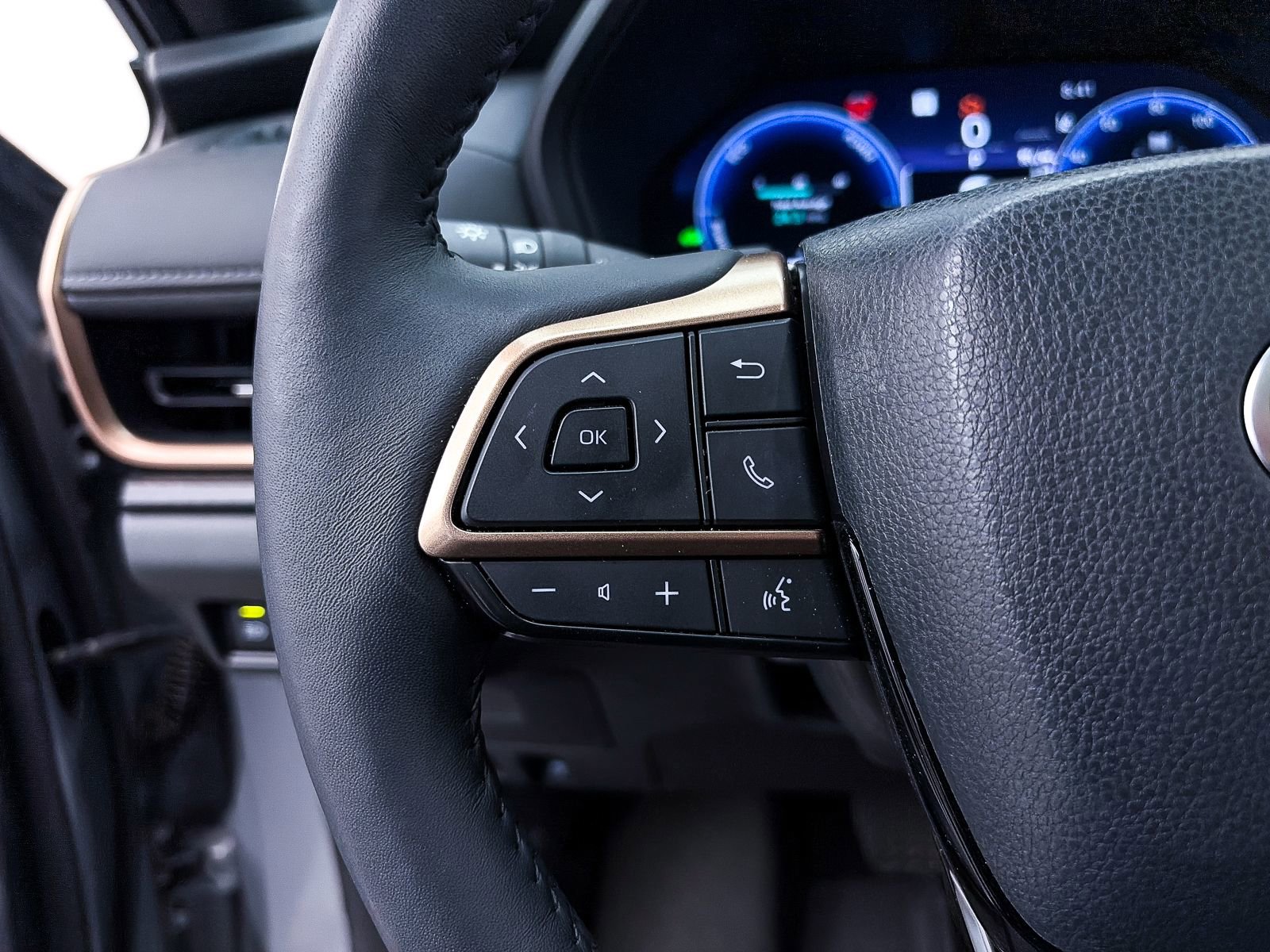 Used 2025 Toyota Grand Highlander AWD Hybrid image 32