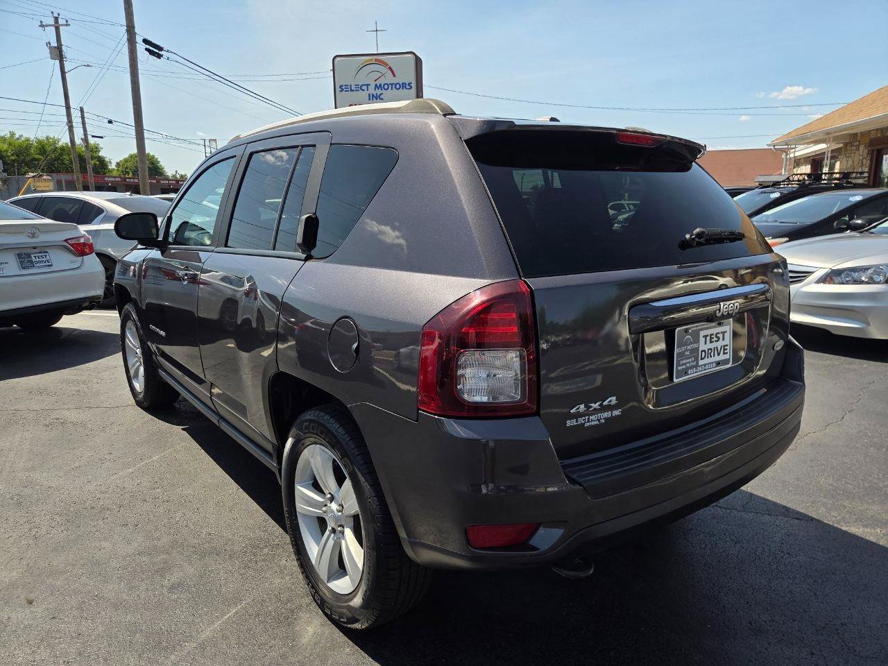 Used 2017 Jeep Compass Latitude AWD/4WD image 4