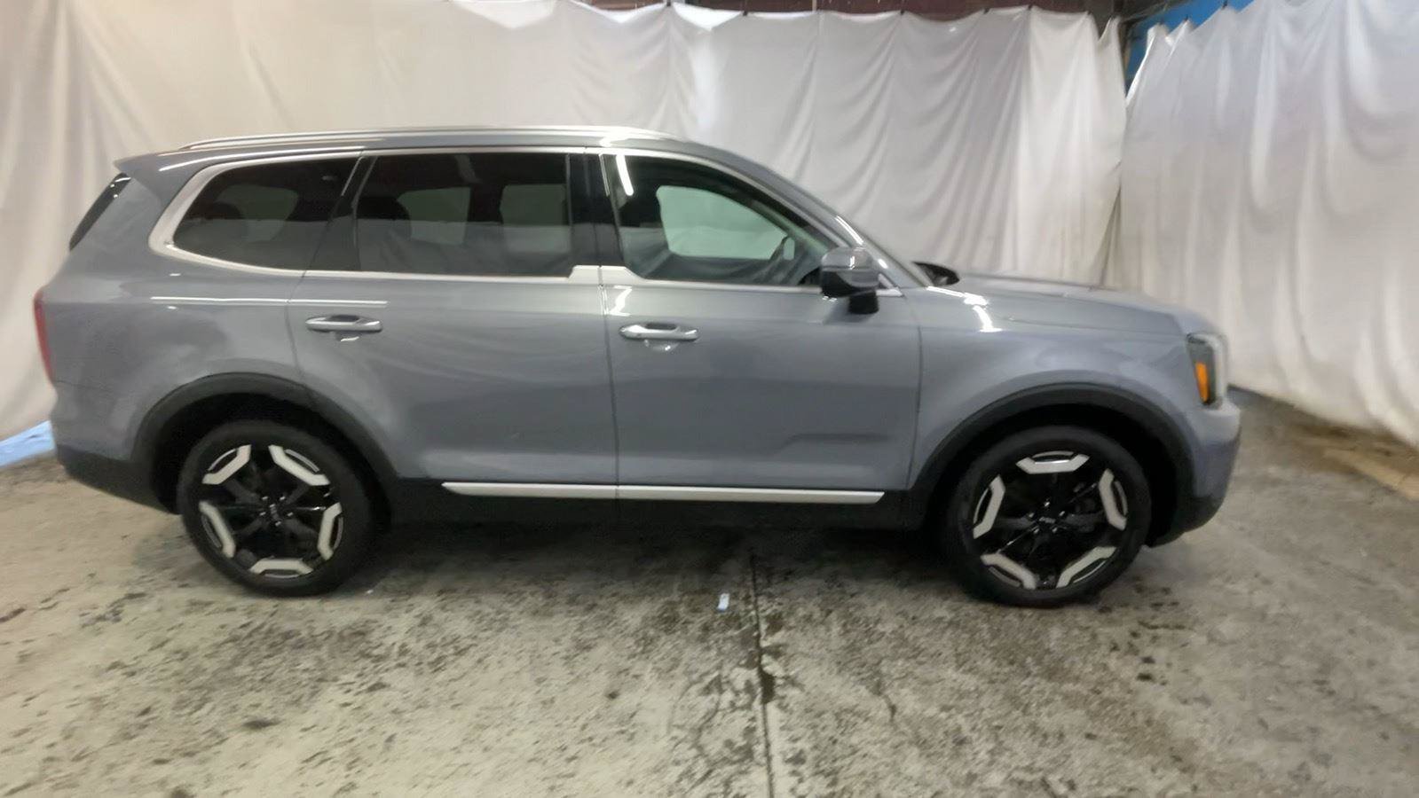 Used 2024 Kia Telluride S w/ S Sunroof Package AWD/4WD image 4