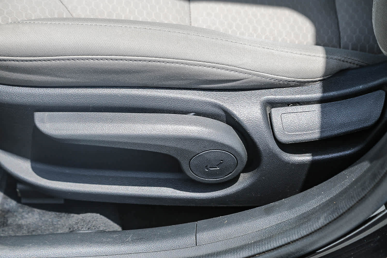 Used 2020 Hyundai Elantra SE FWD image 19