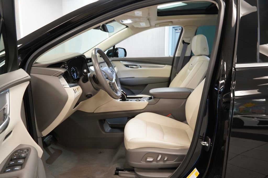 Used 2021 Cadillac XT5 Premium Luxury AWD/4WD image 4