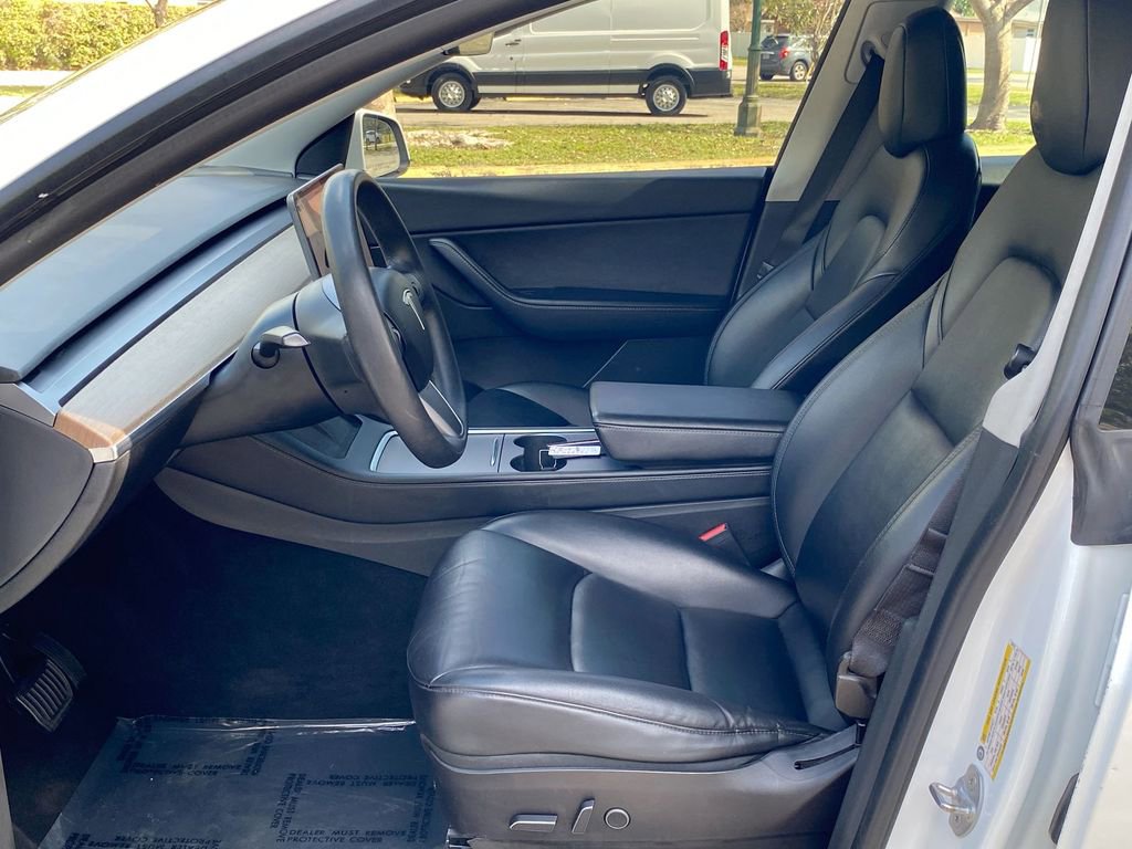 Used 2022 Tesla Model Y Long Range image 32