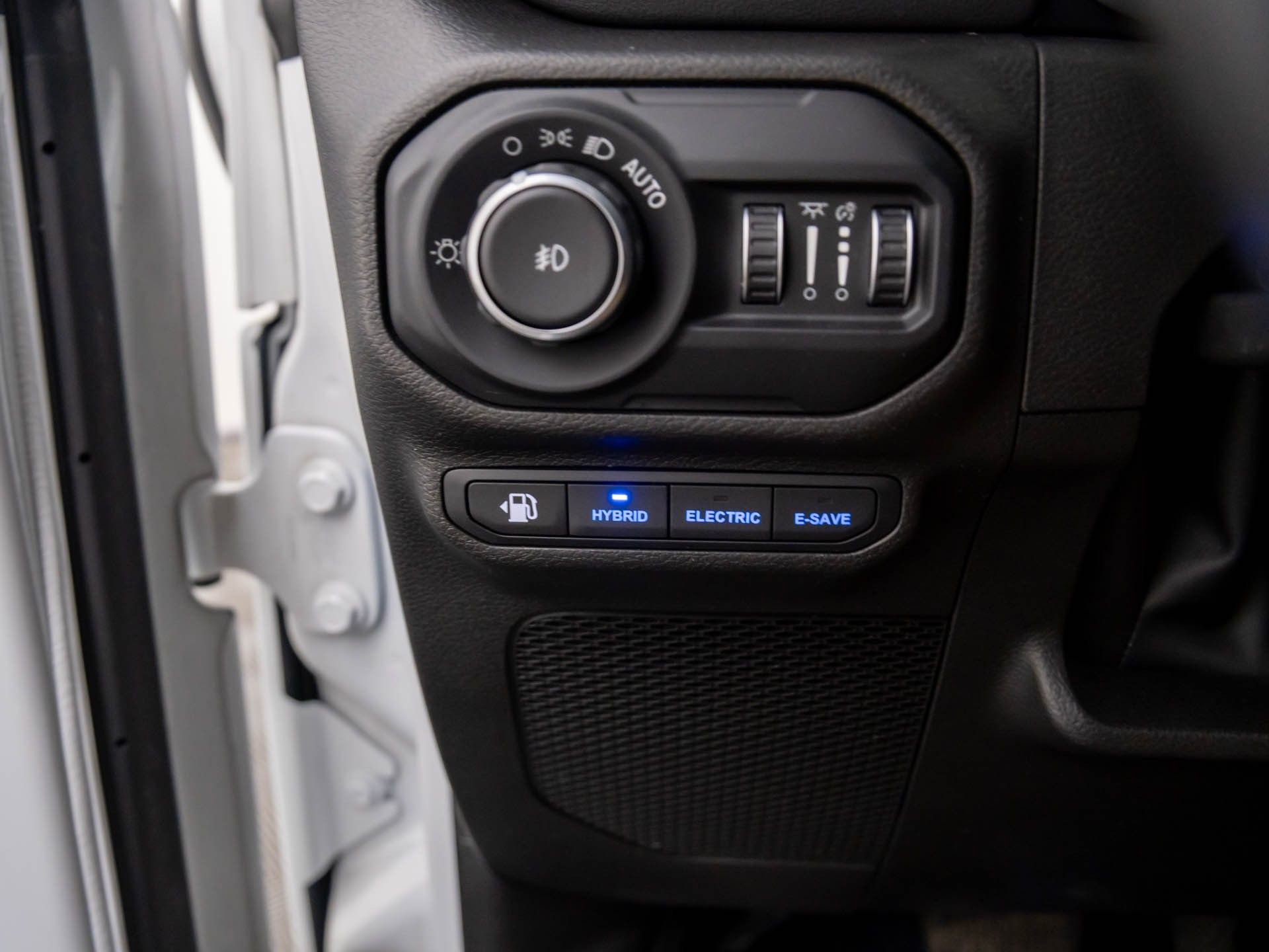 Used 2022 Jeep Wrangler Unlimited Sahara w/ Cold Weather Group image 19