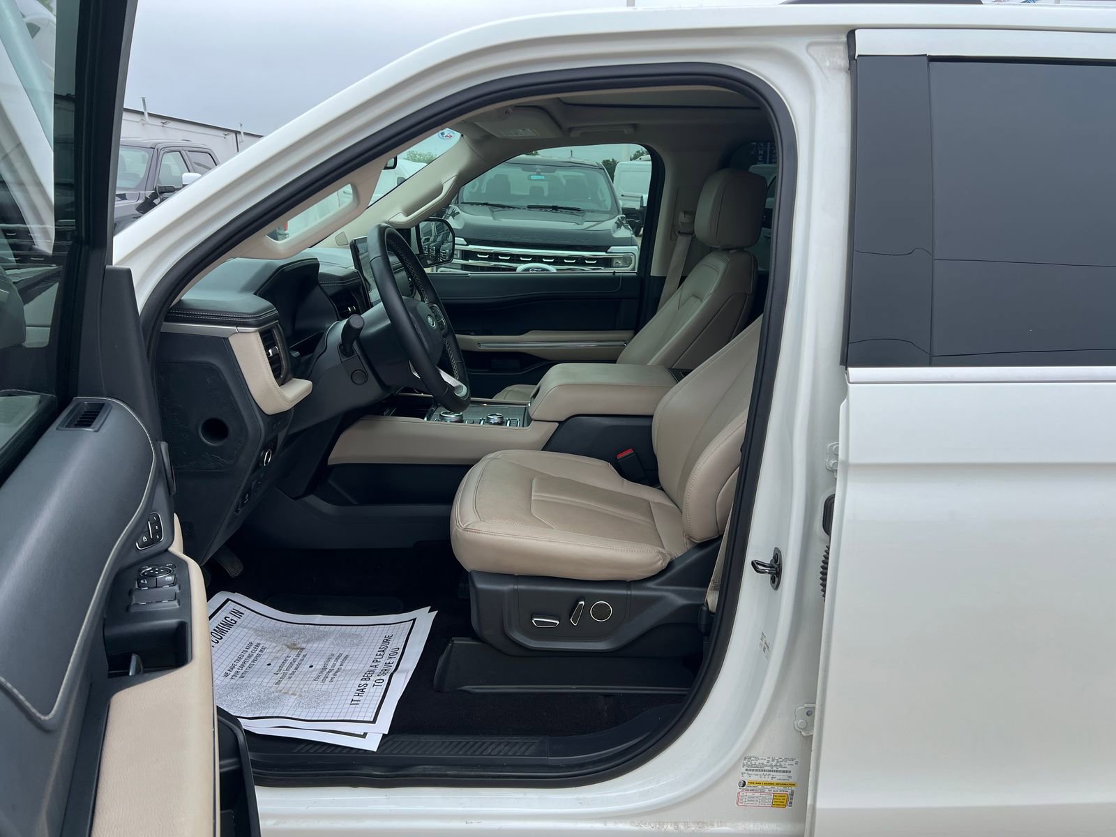 Used 2023 Ford Expedition Limited AWD/4WD image 17