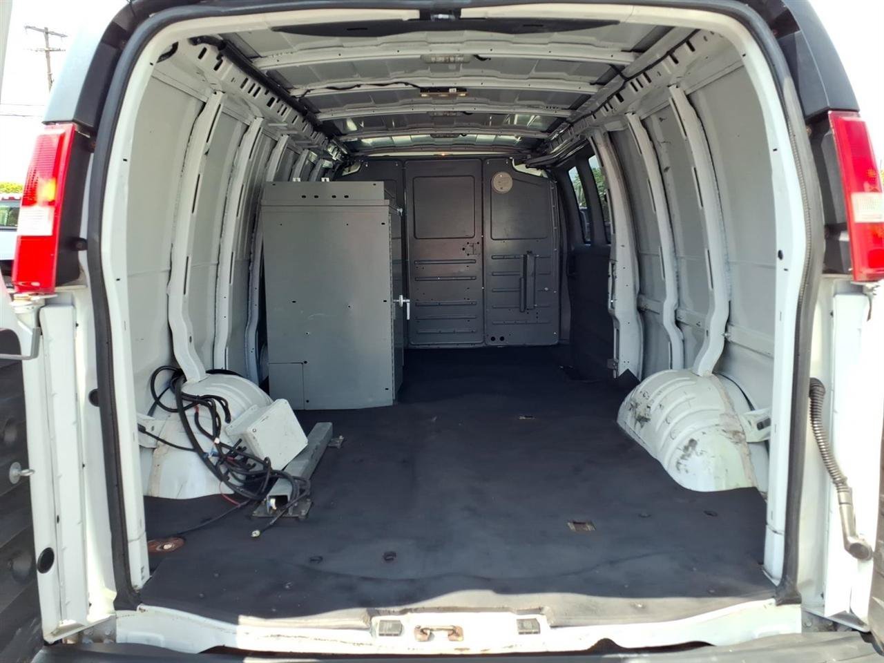 Used 2018 Chevrolet Express 3500 Extended w/ Driver Convenience Package RWD image 13